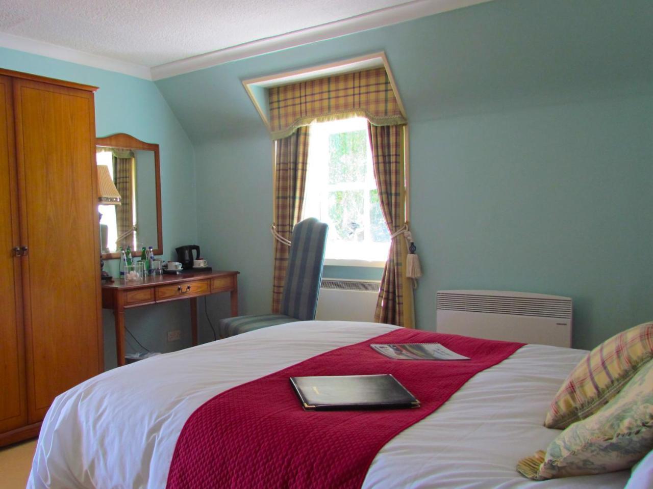 Altnaharra Hotel Лейрг Екстериор снимка